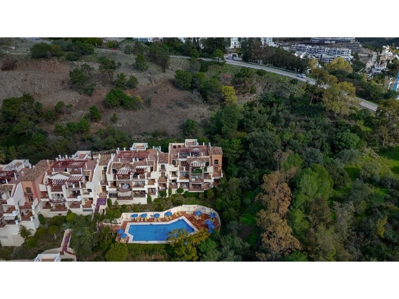 2 sypialnia Apartament na sprzedaż w Benahavis z basenem garażem - 649 000 € (Ref: 10015876)