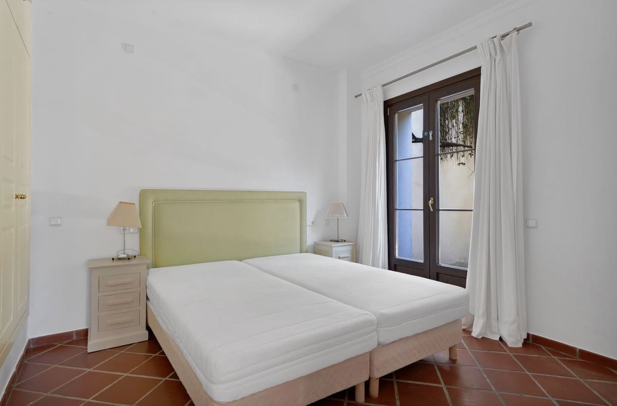 3 sypialnia Dom na sprzedaż w Benahavis z basenem garażem - 595 000 € (Ref: 10015880)