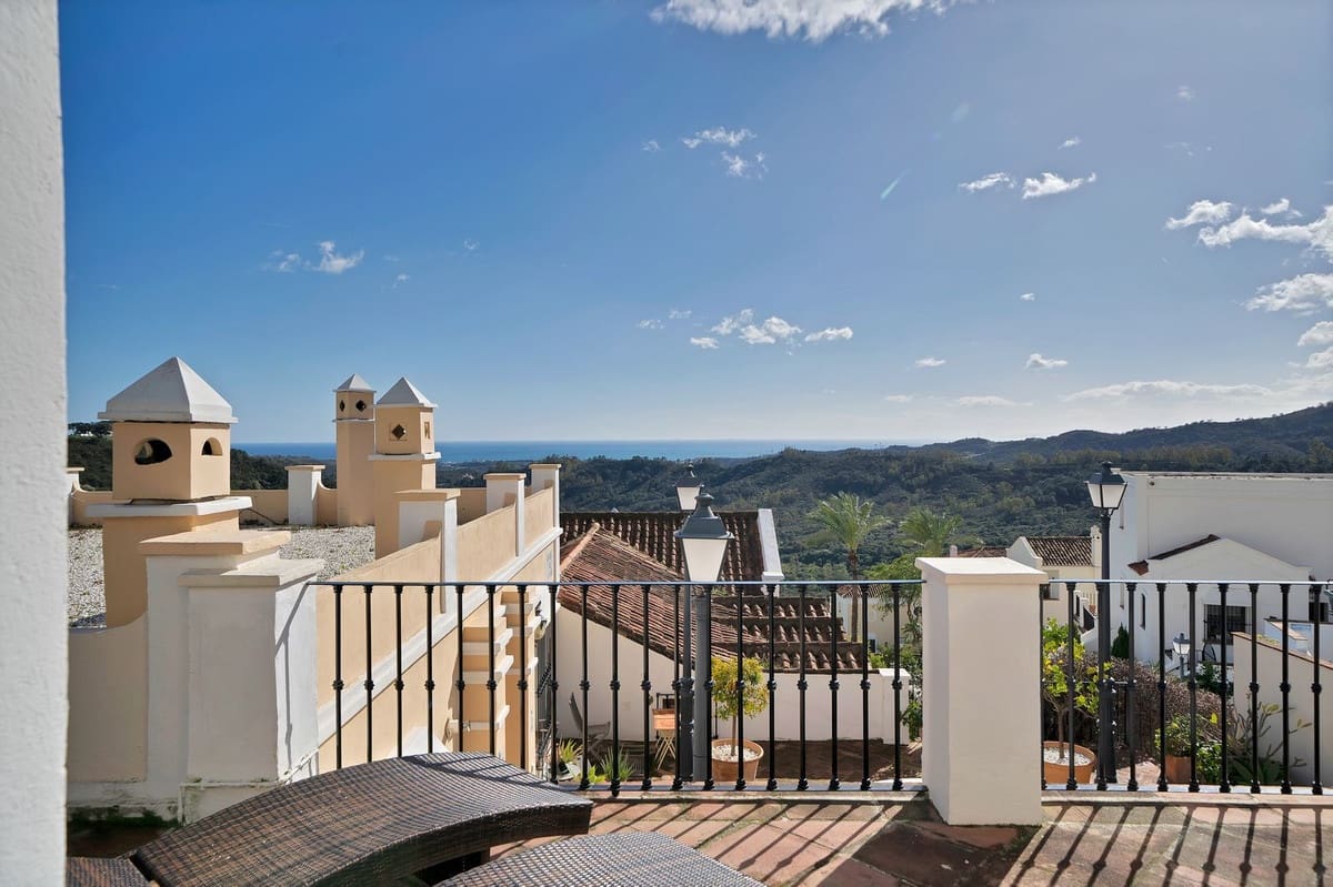 3 sypialnia Dom na sprzedaż w Benahavis z basenem garażem - 595 000 € (Ref: 10015880)