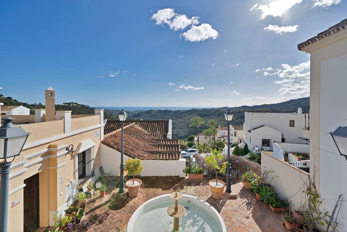 3 sypialnia Dom na sprzedaż w Benahavis z basenem garażem - 595 000 € (Ref: 10015880)