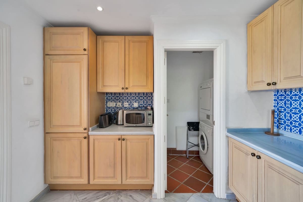 3 sypialnia Dom na sprzedaż w Benahavis z basenem garażem - 595 000 € (Ref: 10015880)