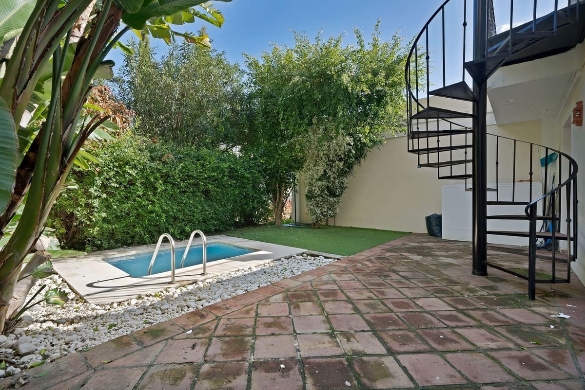 3 sypialnia Dom na sprzedaż w Benahavis z basenem garażem - 595 000 € (Ref: 10015880)
