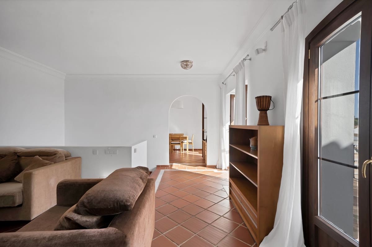3 sypialnia Dom na sprzedaż w Benahavis z basenem garażem - 595 000 € (Ref: 10015880)