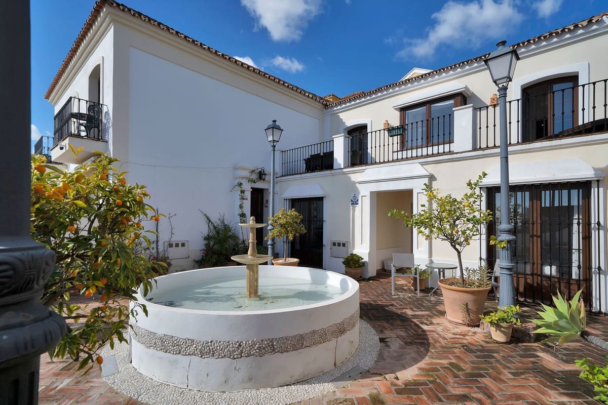 3 sypialnia Dom na sprzedaż w Benahavis z basenem garażem - 595 000 € (Ref: 10015880)