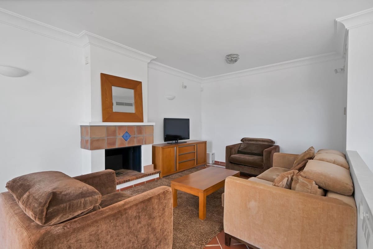3 sypialnia Dom na sprzedaż w Benahavis z basenem garażem - 595 000 € (Ref: 10015880)