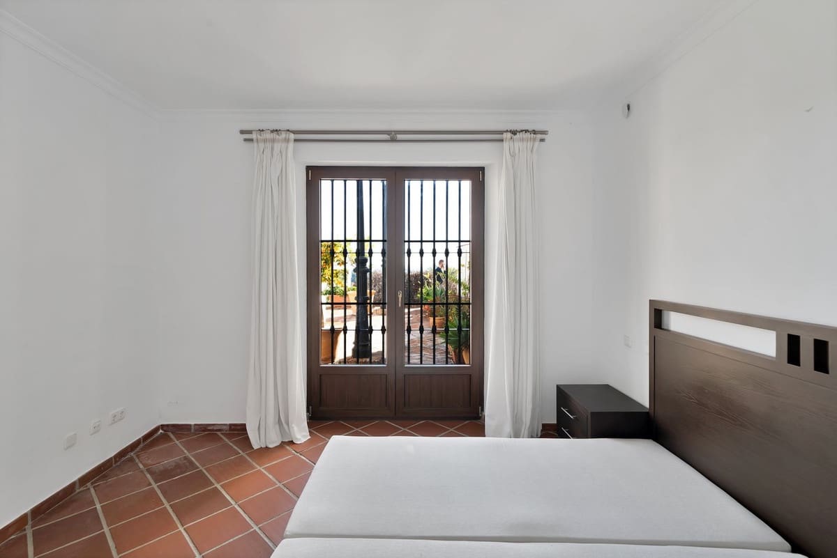 3 sypialnia Dom na sprzedaż w Benahavis z basenem garażem - 595 000 € (Ref: 10015880)