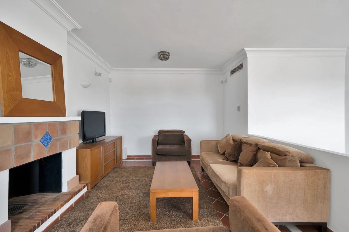 3 sypialnia Dom na sprzedaż w Benahavis z basenem garażem - 595 000 € (Ref: 10015880)