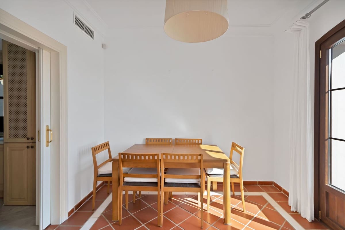 3 sypialnia Dom na sprzedaż w Benahavis z basenem garażem - 595 000 € (Ref: 10015880)
