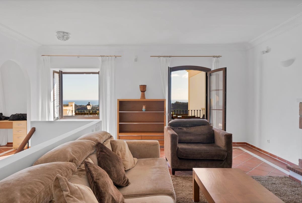 3 sypialnia Dom na sprzedaż w Benahavis z basenem garażem - 595 000 € (Ref: 10015880)