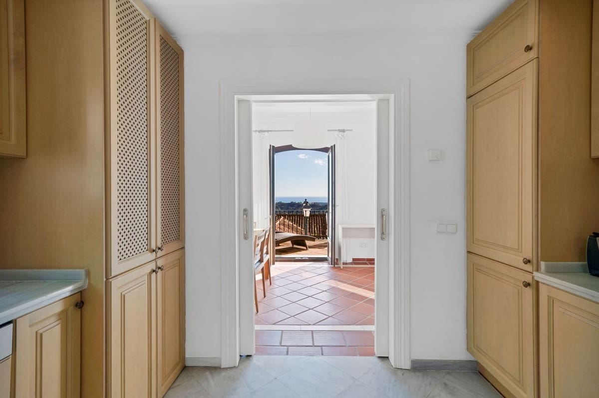 3 sypialnia Dom na sprzedaż w Benahavis z basenem garażem - 595 000 € (Ref: 10015880)