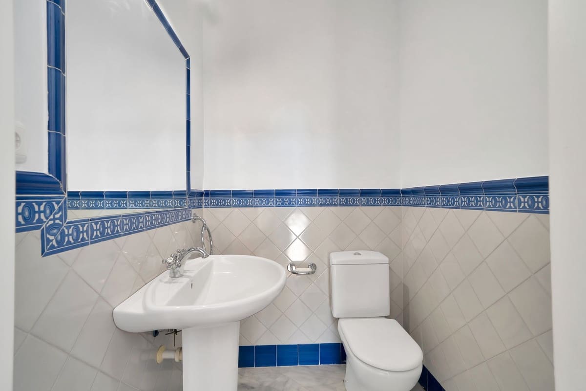 3 sypialnia Dom na sprzedaż w Benahavis z basenem garażem - 595 000 € (Ref: 10015880)