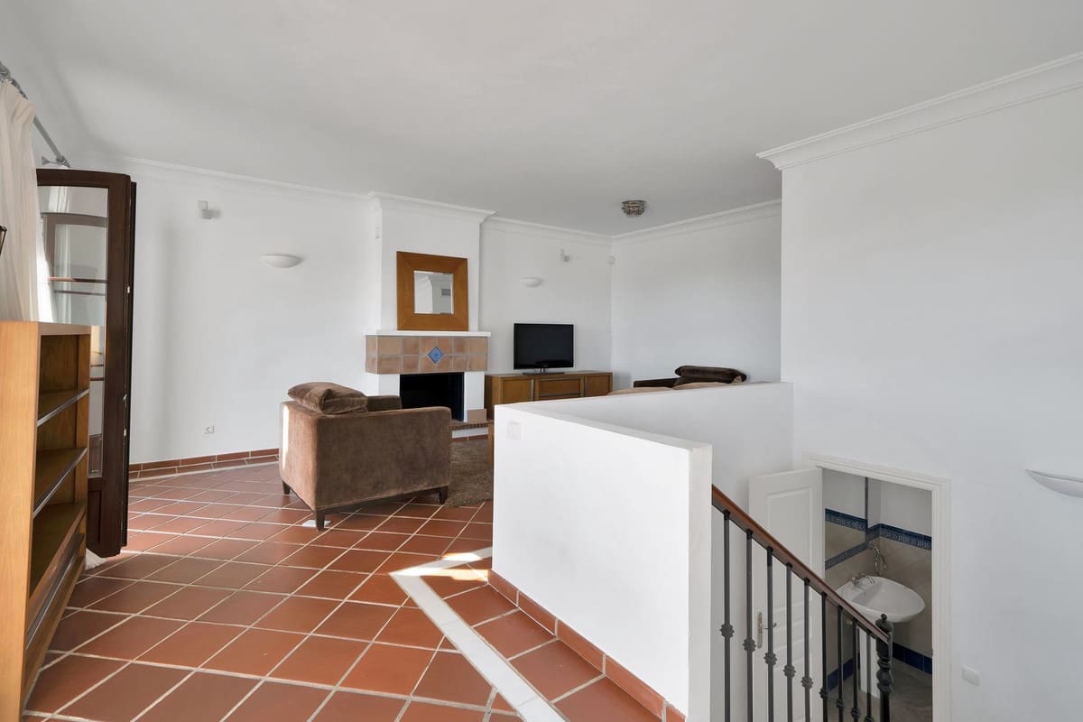 3 sypialnia Dom na sprzedaż w Benahavis z basenem garażem - 595 000 € (Ref: 10015880)