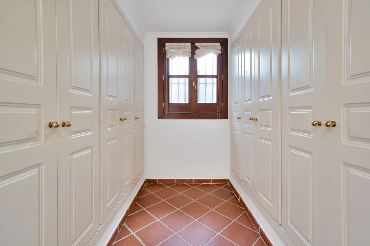 3 sypialnia Dom na sprzedaż w Benahavis z basenem garażem - 595 000 € (Ref: 10015880)