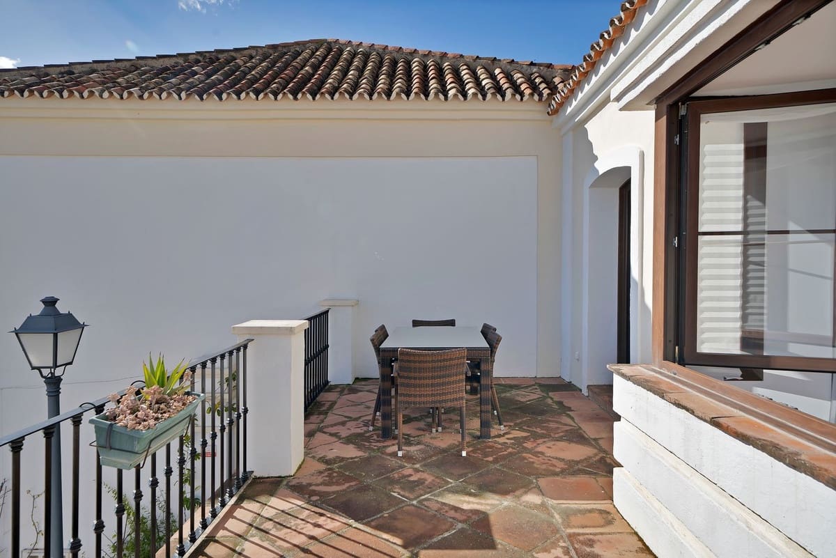3 sypialnia Dom na sprzedaż w Benahavis z basenem garażem - 595 000 € (Ref: 10015880)