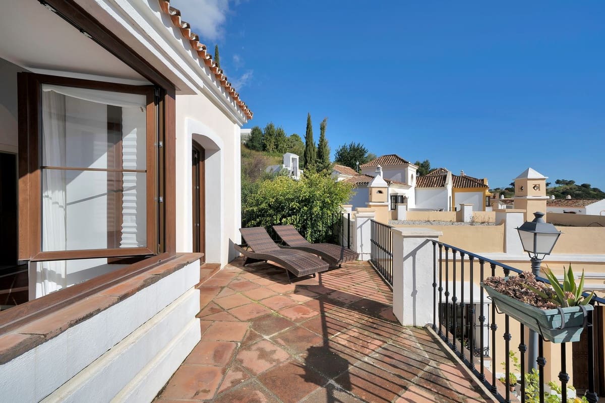 3 sypialnia Dom na sprzedaż w Benahavis z basenem garażem - 595 000 € (Ref: 10015880)