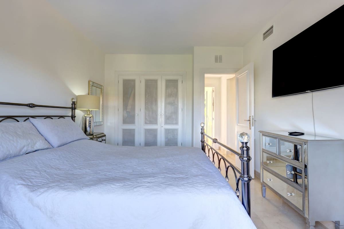 3 sypialnia Apartament na sprzedaż w La Quinta z basenem garażem - 595 000 € (Ref: 10015881)