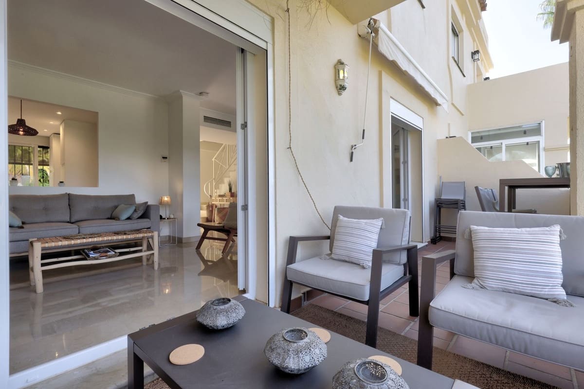 3 sypialnia Apartament na sprzedaż w La Quinta z basenem garażem - 595 000 € (Ref: 10015881)