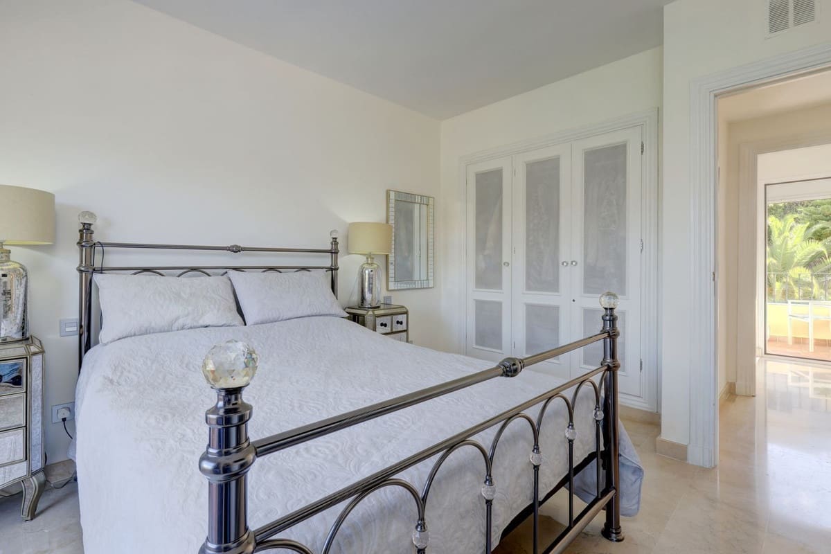 3 sypialnia Apartament na sprzedaż w La Quinta z basenem garażem - 595 000 € (Ref: 10015881)