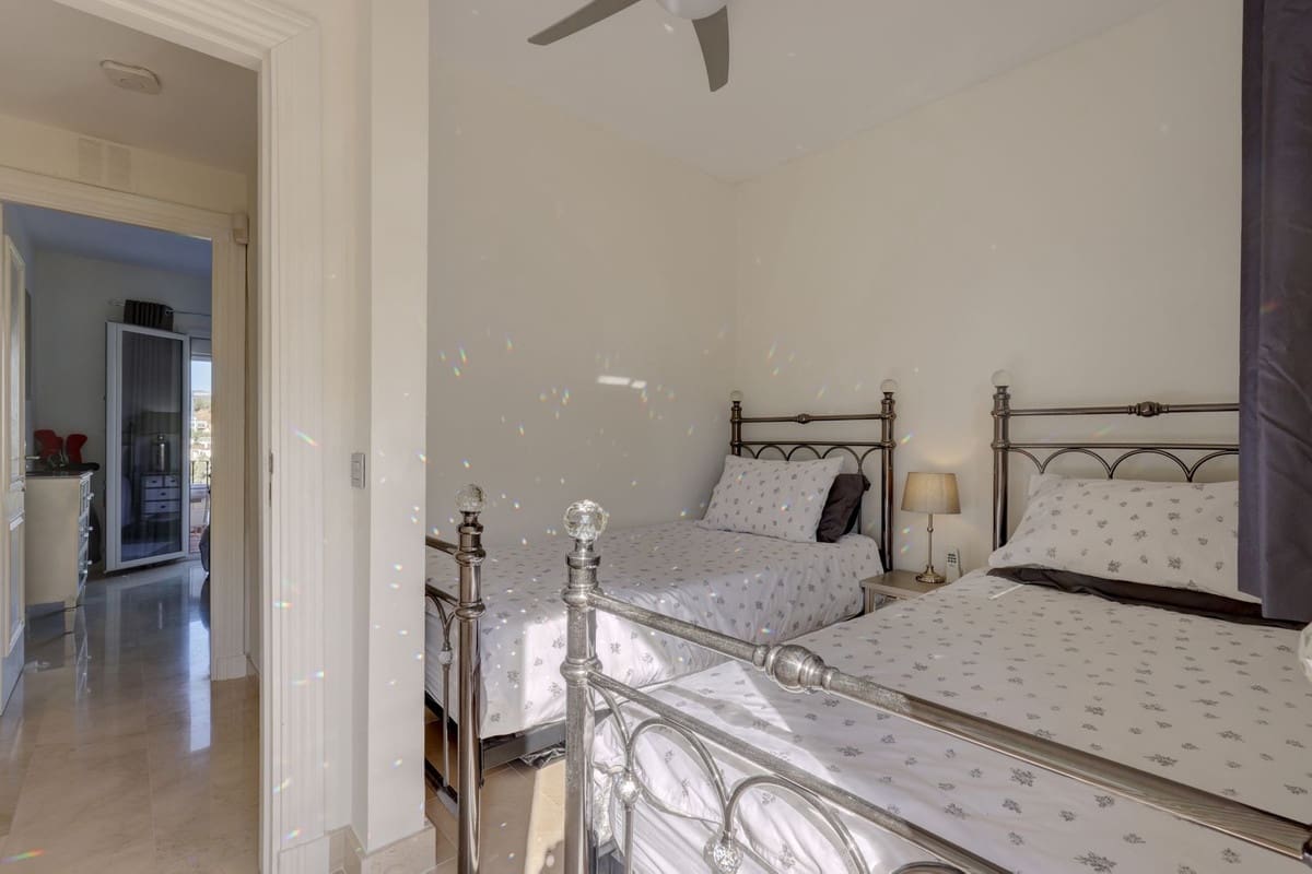 3 sypialnia Apartament na sprzedaż w La Quinta z basenem garażem - 595 000 € (Ref: 10015881)