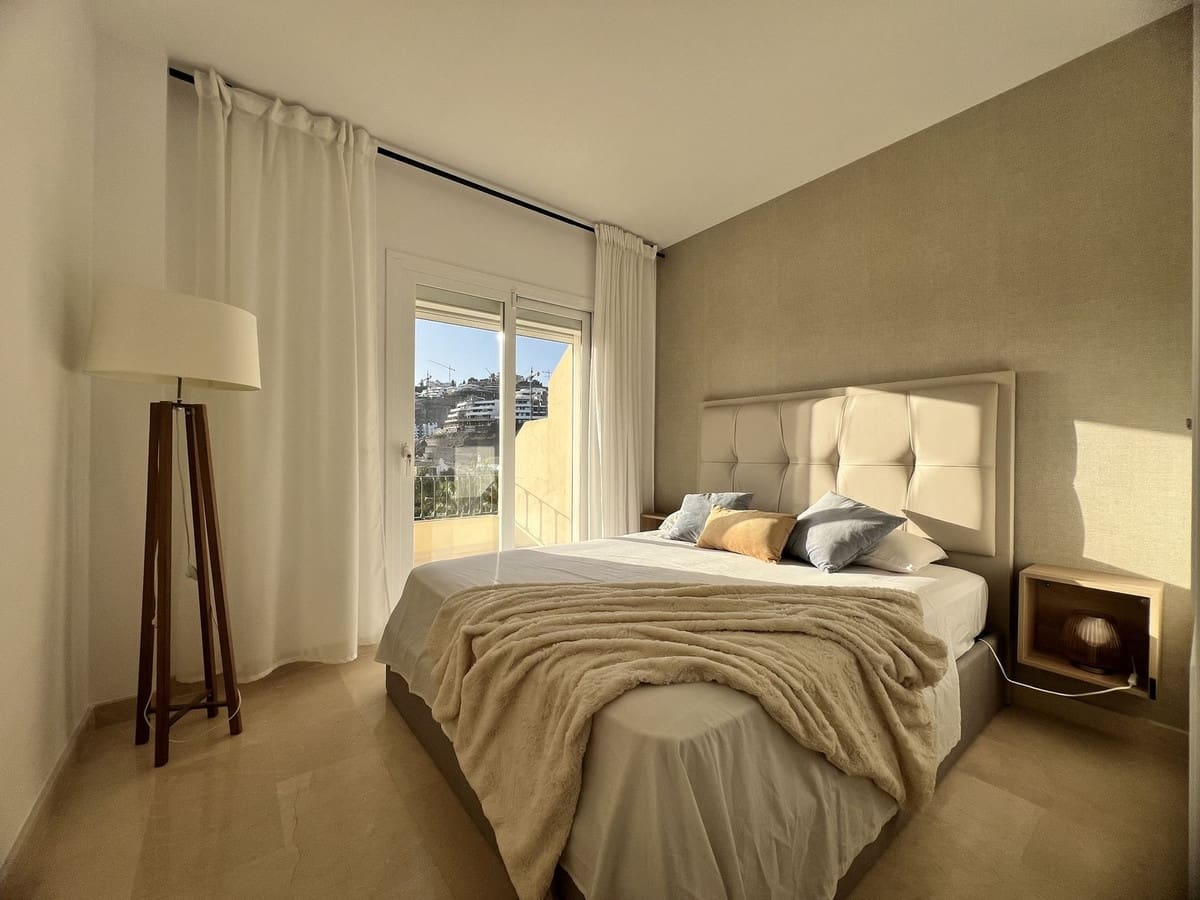 2 bedroom Apartment for sale in La Quinta with pool - € 635,000 (Ref: 10015882)