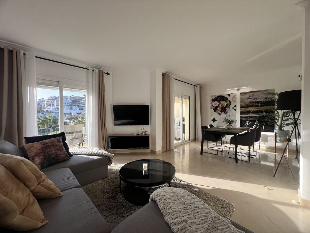 2 bedroom Apartment for sale in La Quinta with pool - € 635,000 (Ref: 10015882)