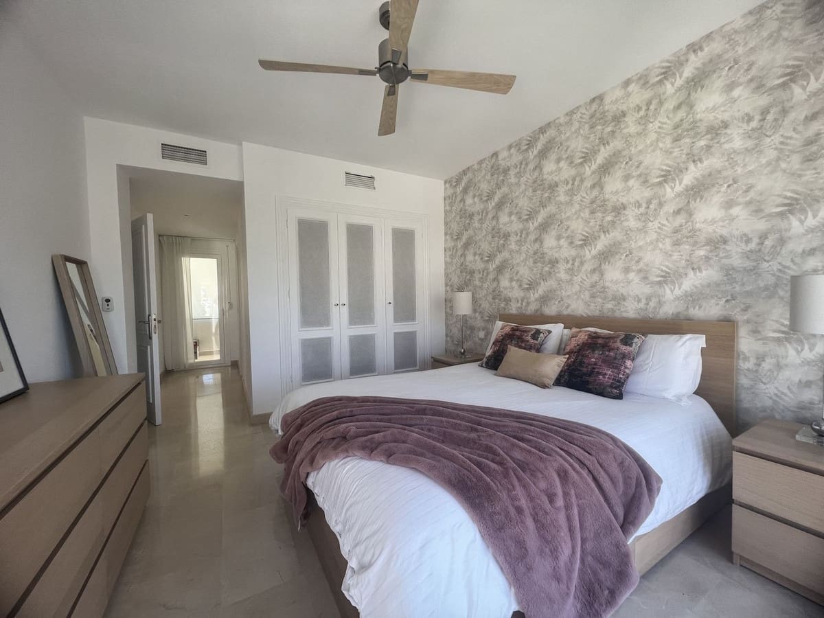 2 bedroom Apartment for sale in La Quinta with pool - € 635,000 (Ref: 10015882)