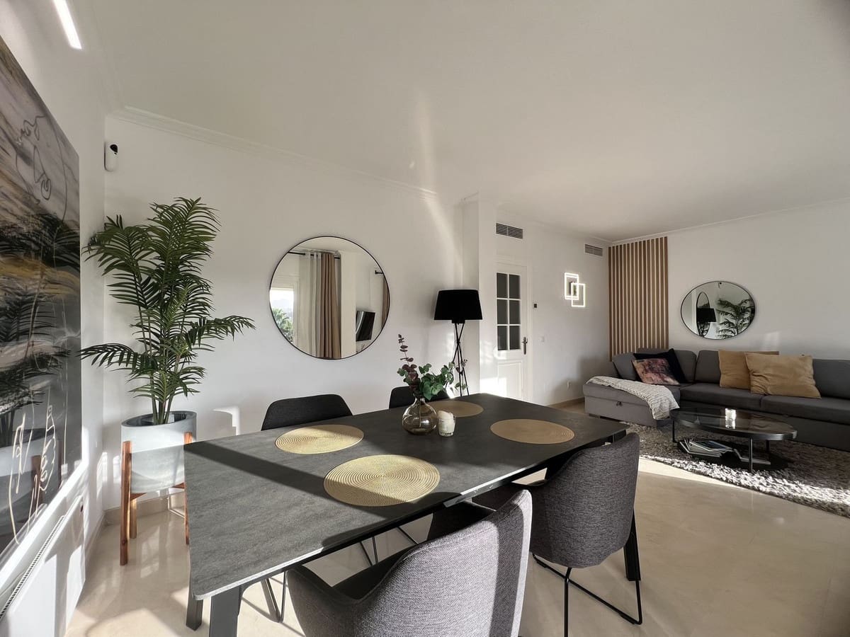 2 bedroom Apartment for sale in La Quinta with pool - € 635,000 (Ref: 10015882)