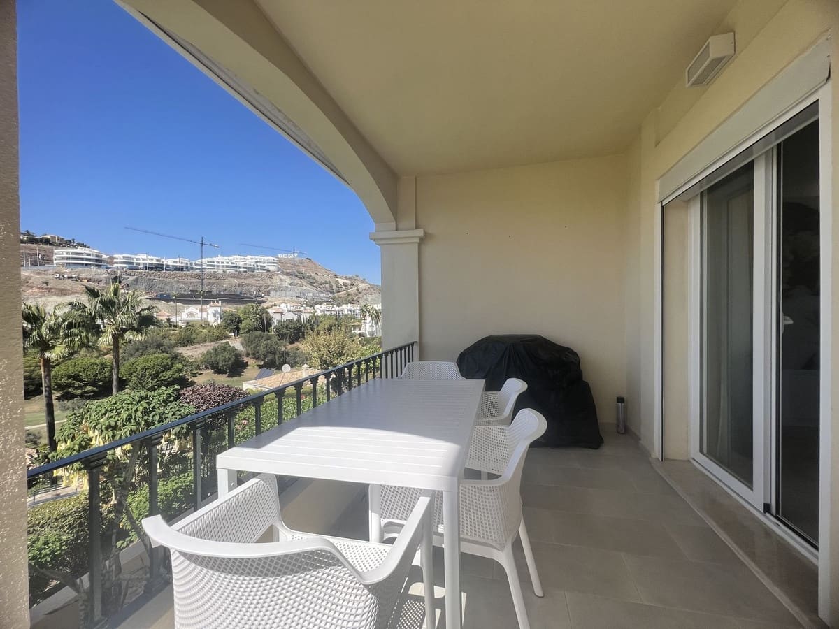 2 bedroom Apartment for sale in La Quinta with pool - € 635,000 (Ref: 10015882)