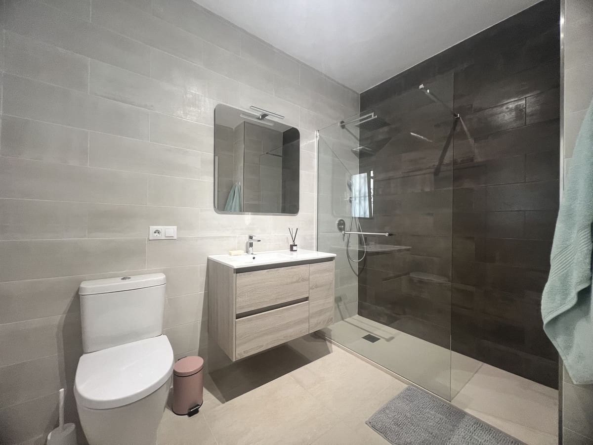 2 bedroom Apartment for sale in La Quinta with pool - € 635,000 (Ref: 10015882)