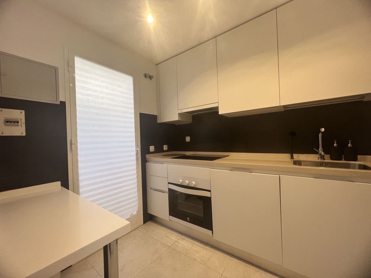2 bedroom Apartment for sale in La Quinta with pool - € 635,000 (Ref: 10015882)
