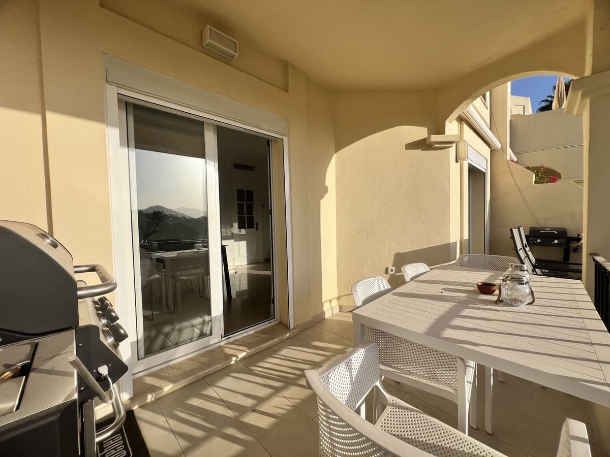 2 bedroom Apartment for sale in La Quinta with pool - € 635,000 (Ref: 10015882)