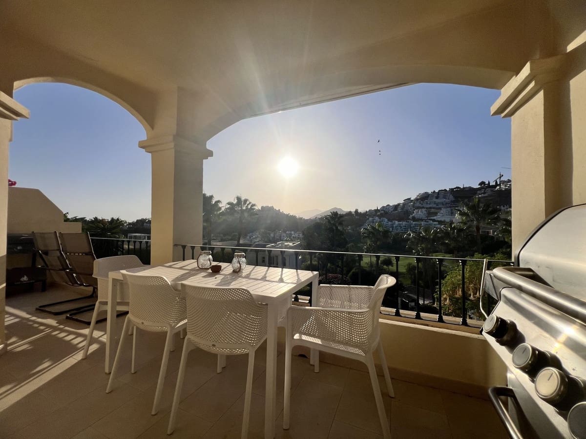 2 bedroom Apartment for sale in La Quinta with pool - € 635,000 (Ref: 10015882)