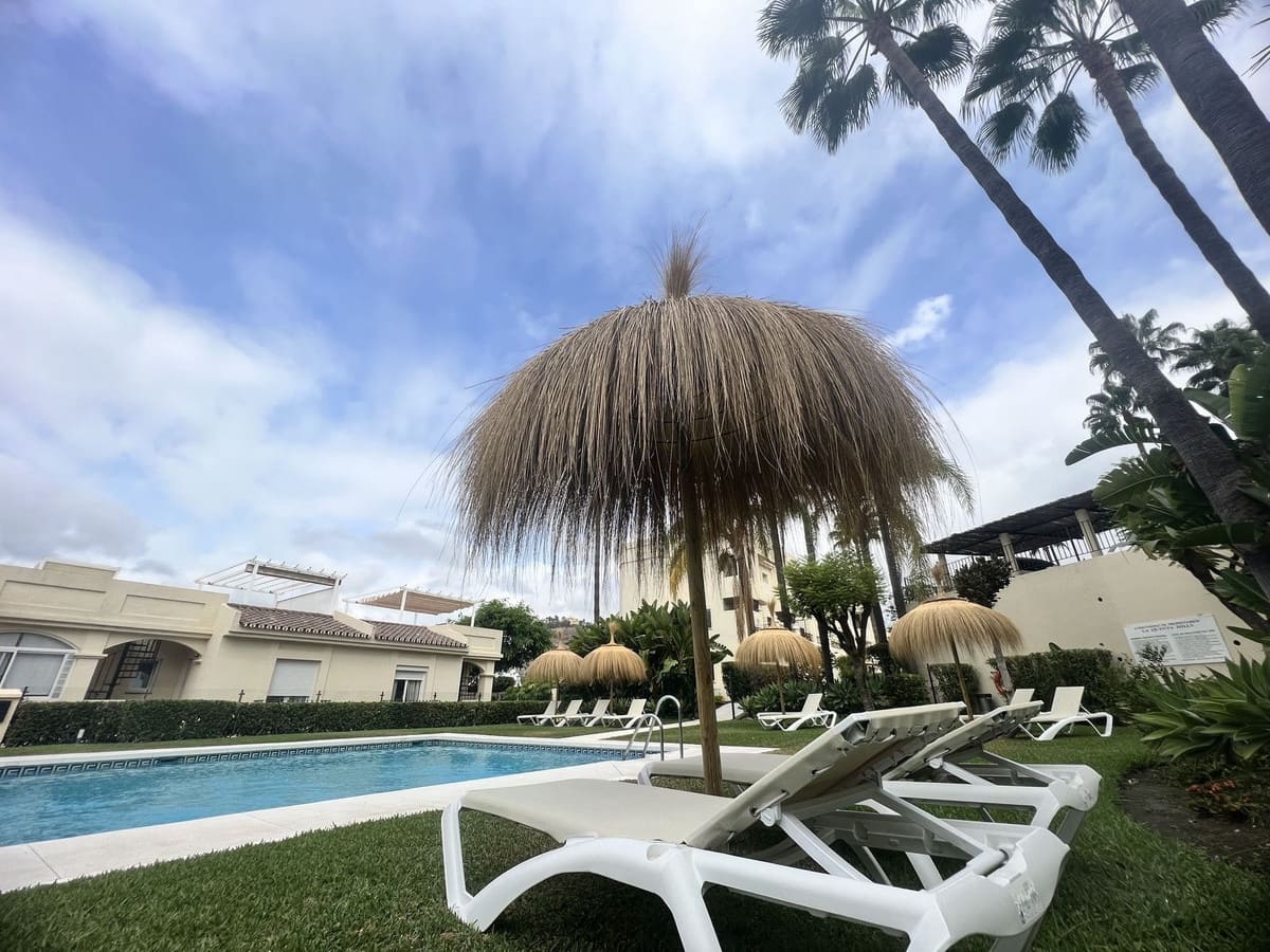 2 bedroom Apartment for sale in La Quinta with pool - € 635,000 (Ref: 10015882)