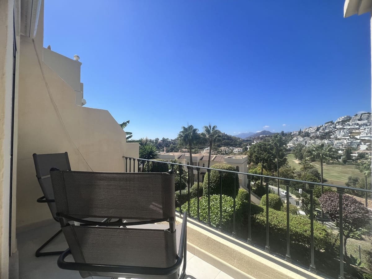 2 bedroom Apartment for sale in La Quinta with pool - € 635,000 (Ref: 10015882)