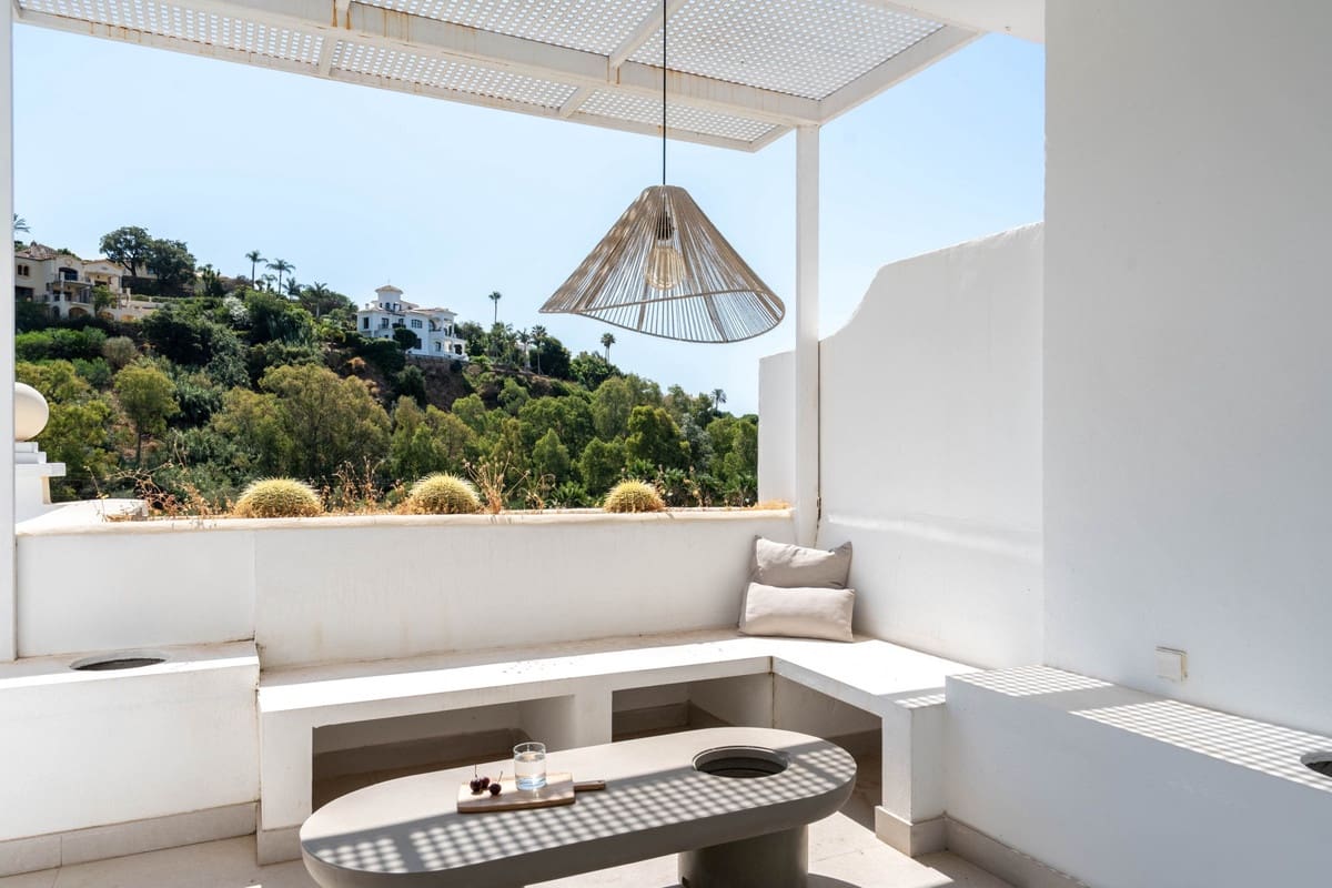 2 bedroom Apartment for sale in Benahavis with pool garage - € 595,000 (Ref: 10015883)