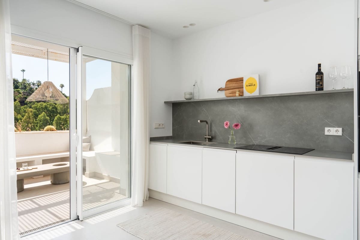 2 bedroom Apartment for sale in Benahavis with pool garage - € 595,000 (Ref: 10015883)