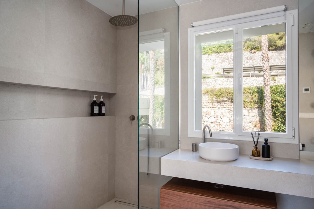 2 bedroom Apartment for sale in Benahavis with pool garage - € 595,000 (Ref: 10015883)