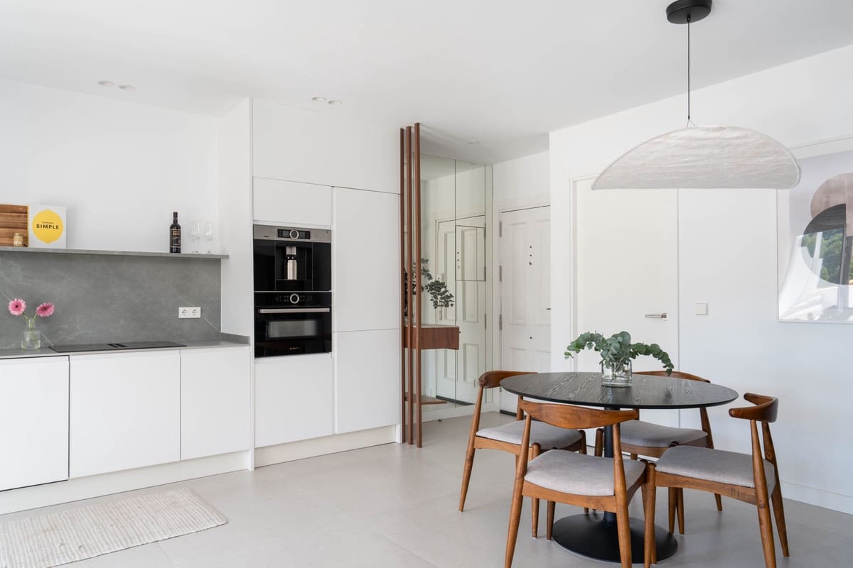 2 bedroom Apartment for sale in Benahavis with pool garage - € 595,000 (Ref: 10015883)