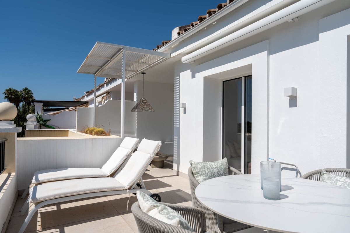 2 bedroom Apartment for sale in Benahavis with pool garage - € 595,000 (Ref: 10015883)