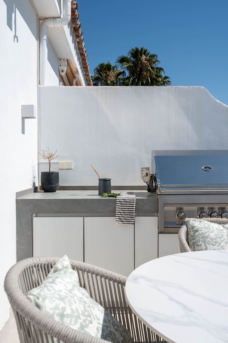 2 bedroom Apartment for sale in Benahavis with pool garage - € 595,000 (Ref: 10015883)