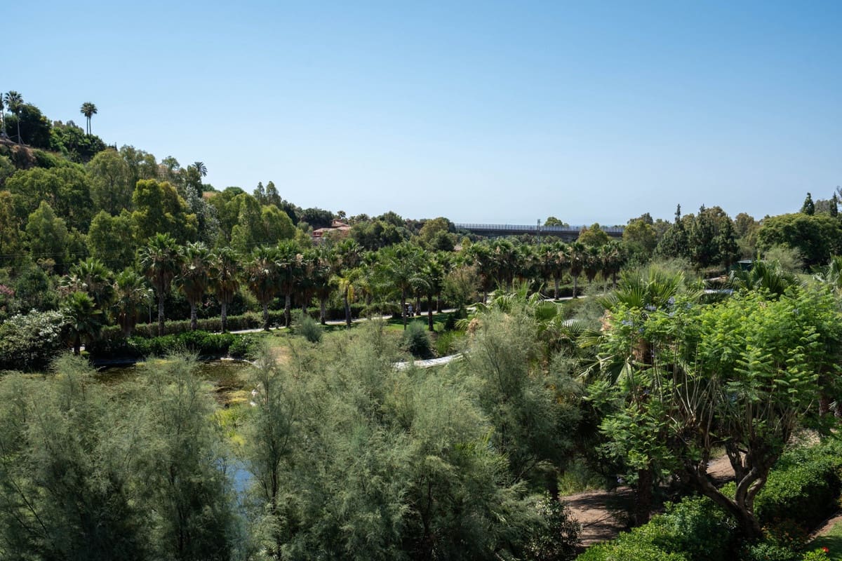 2 bedroom Apartment for sale in Benahavis with pool garage - € 595,000 (Ref: 10015883)