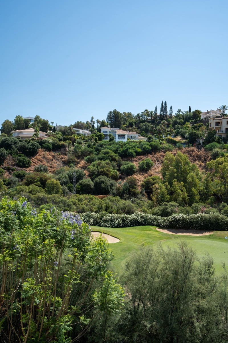 2 bedroom Apartment for sale in Benahavis with pool garage - € 595,000 (Ref: 10015883)