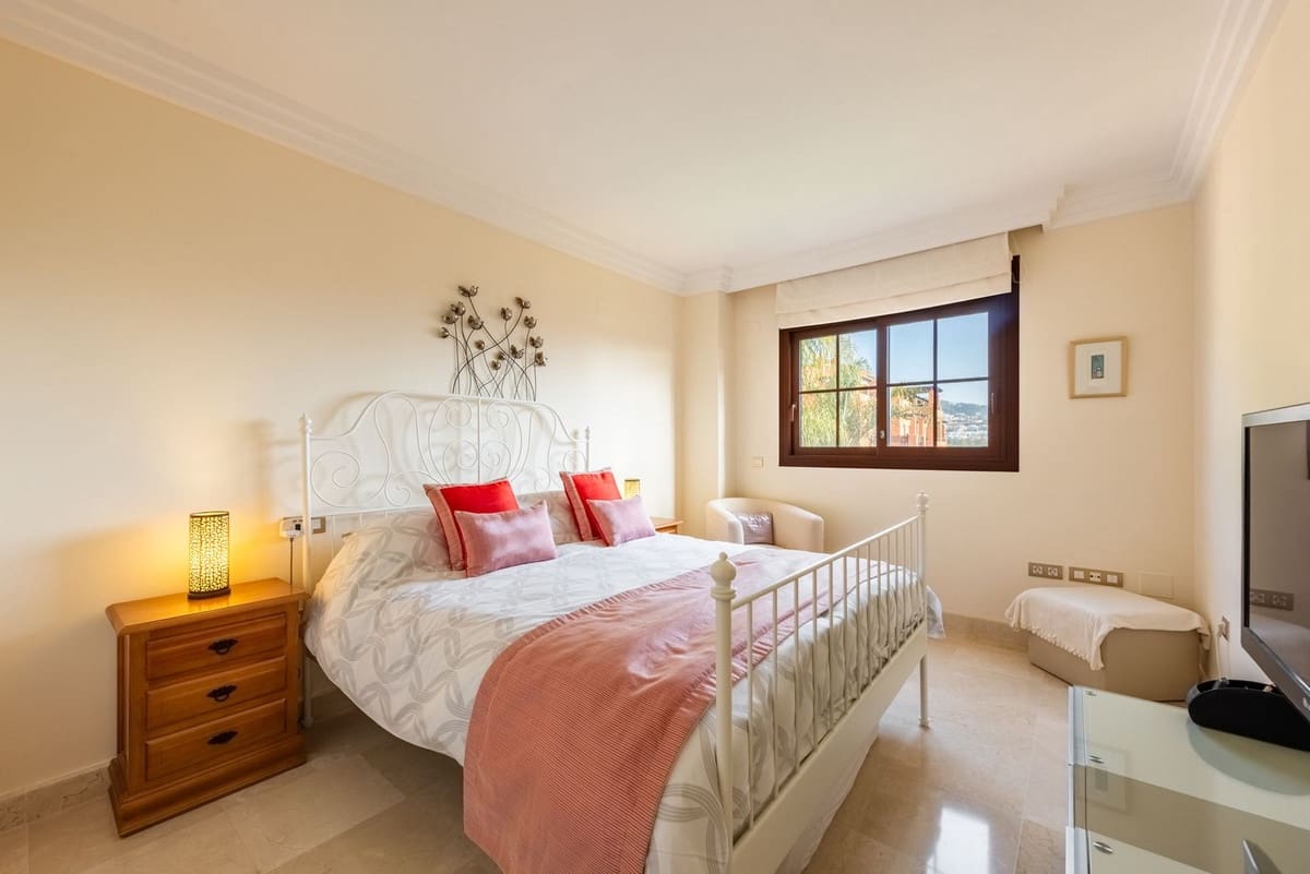 3 bedroom Apartment for sale in Benahavis with pool garage - € 549,000 (Ref: 10015886)