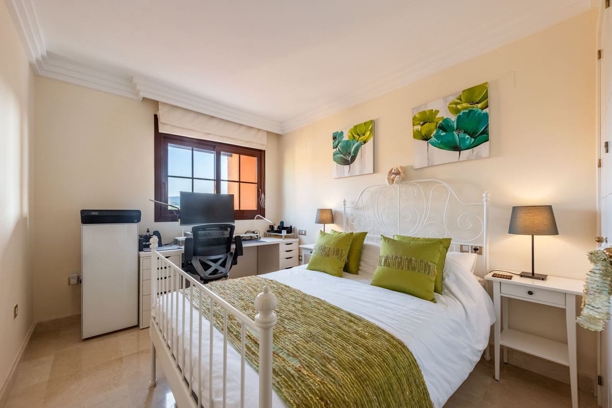 3 bedroom Apartment for sale in Benahavis with pool garage - € 549,000 (Ref: 10015886)