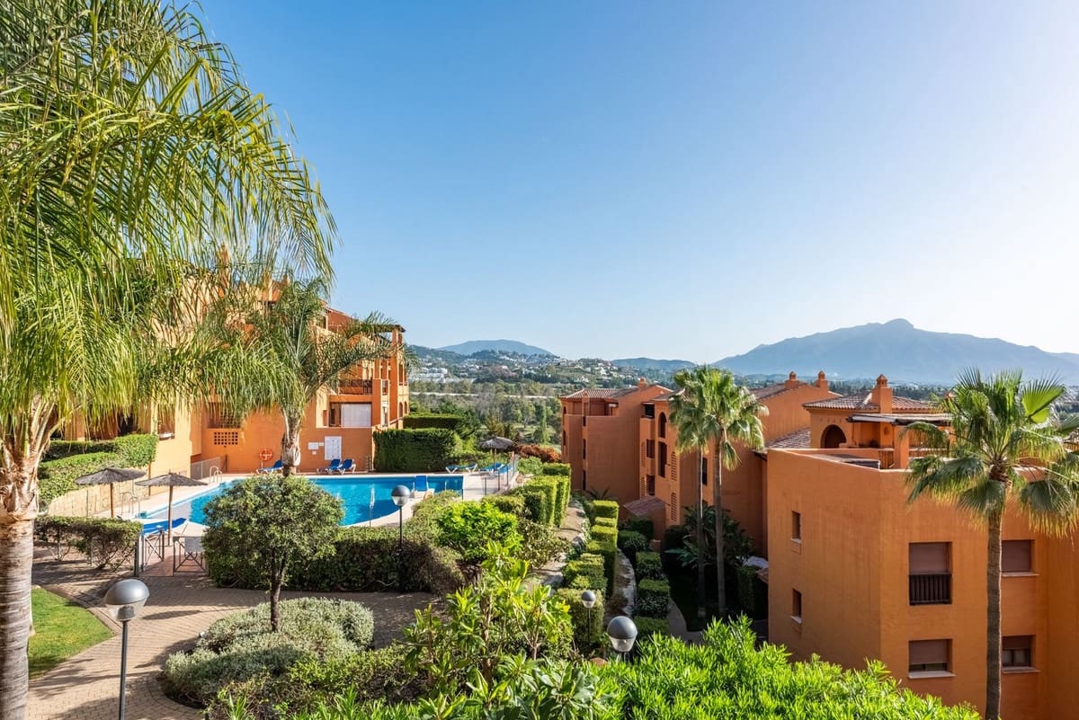 3 bedroom Apartment for sale in Benahavis with pool garage - € 549,000 (Ref: 10015886)