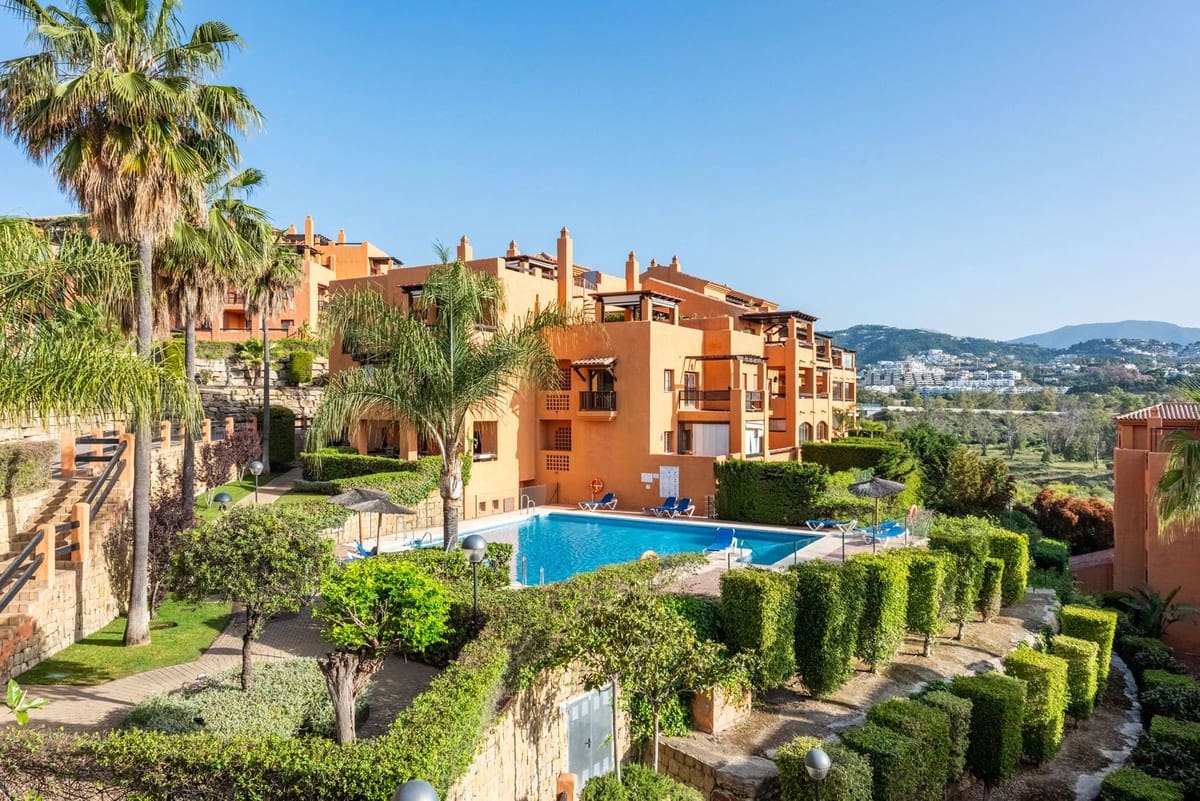 3 bedroom Apartment for sale in Benahavis with pool garage - € 549,000 (Ref: 10015886)