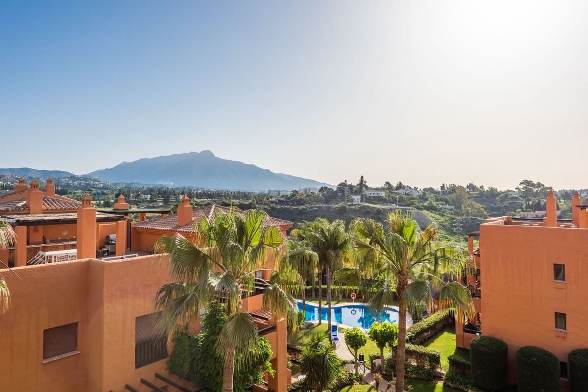 3 bedroom Apartment for sale in Benahavis with pool garage - € 549,000 (Ref: 10015886)