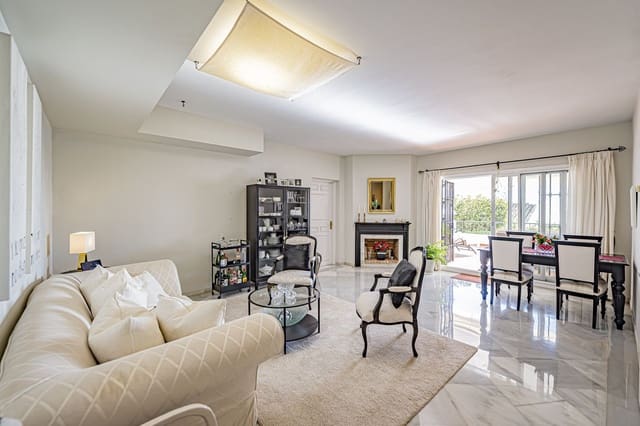 2 bedroom Apartment for sale in Benahavís with pool - € 535,000 (Ref: 10015888)
