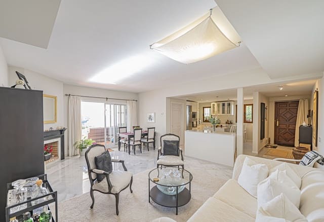 2 bedroom Apartment for sale in Benahavís with pool - € 535,000 (Ref: 10015888)