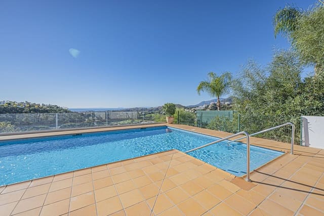 2 bedroom Apartment for sale in Benahavís with pool - € 535,000 (Ref: 10015888)
